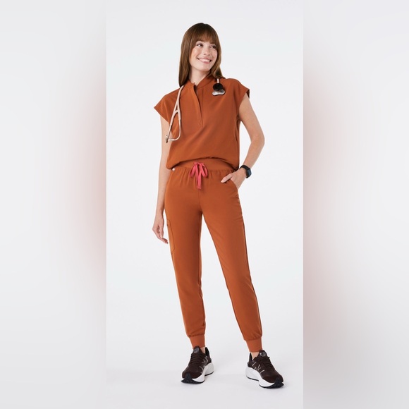 FIGS Rafaela Scrub Top - Picture 3 of 11